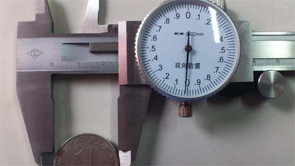 帶表卡尺的讀數(shù)方法 帶表卡尺的讀數(shù)方法